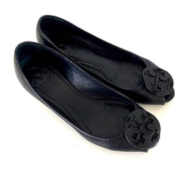 Tory Burch Kitty Tumbled Leather Black Wedge Pump Peep Toe Slip On Tonal Logo 6 - Picture 2 of 9